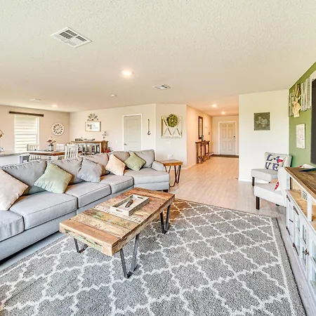 Spacious San Antonio Home About 10 Mi To Downtown!